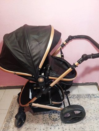 Passeggino per neonati nero e dorato