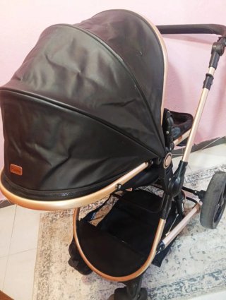 Passeggino per neonati nero e dorato