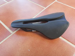 Sillín Antiprostatico MTB Negro marca Slle Italia