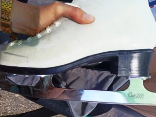 Pattini da ghiaccio bianchi