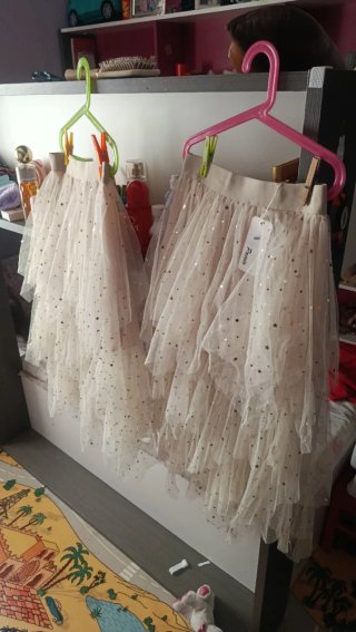 Falda tutú con lentejuelas doradas. Talla única