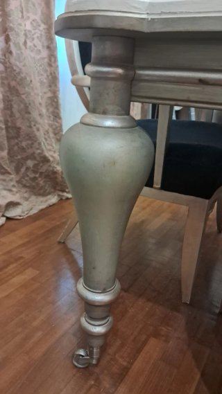 Mesa comedor y 6 sillas estilo Luis XVI