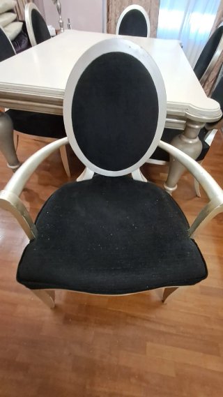 Mesa comedor y 6 sillas estilo Luis XVI