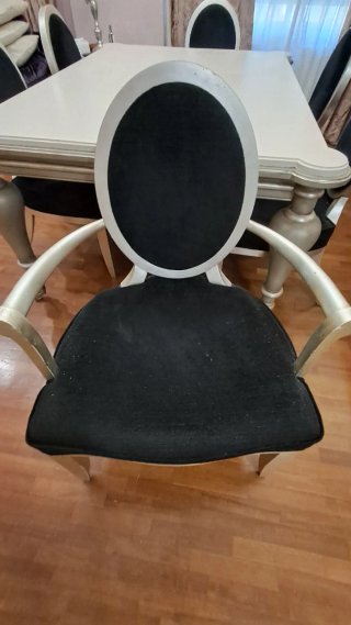 Mesa comedor y 6 sillas estilo Luis XVI
