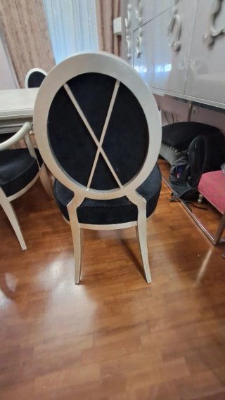 Mesa comedor y 6 sillas estilo Luis XVI