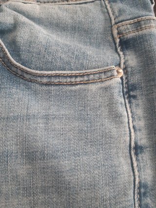 Pantalones vaqueros con perlas