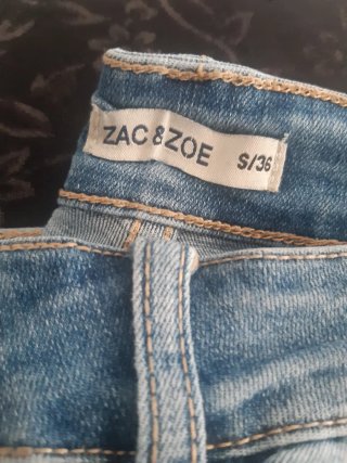 Pantalones vaqueros con perlas