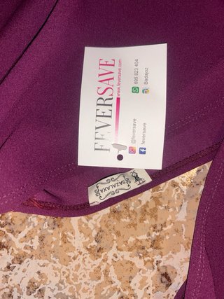 Vestido morado para evento con volante