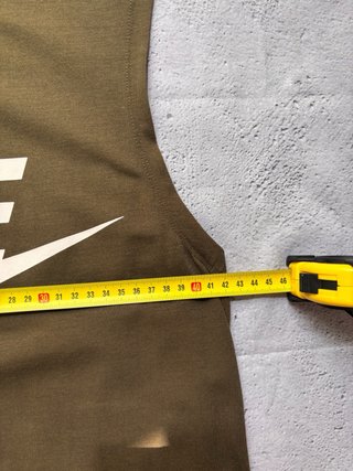 Camiseta sin mangas Nike verde oliva