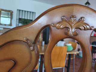 Cabecero de madera estilo clásico.