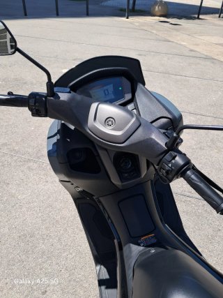Yamaha NMAX 125 gris automática