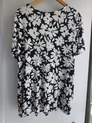 Vestido Ana field estampado floral blanco y negro