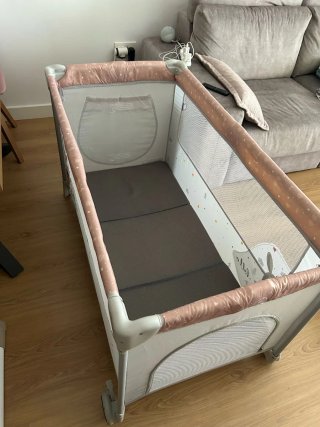 Cuna de viaje y parque infantil