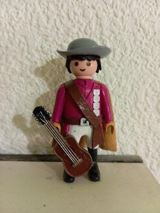 Figura músico trovador con guitarra