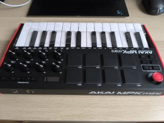 Akai MPK Mini MK3 Teclado Controlador MIDI