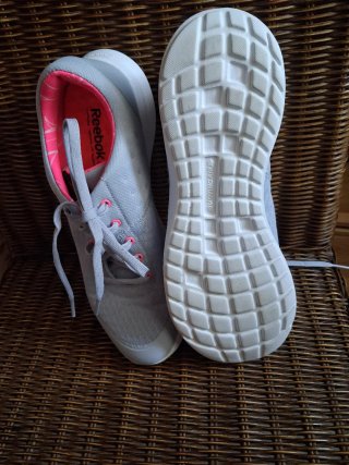 Zapatillas Reebok grises y rosas