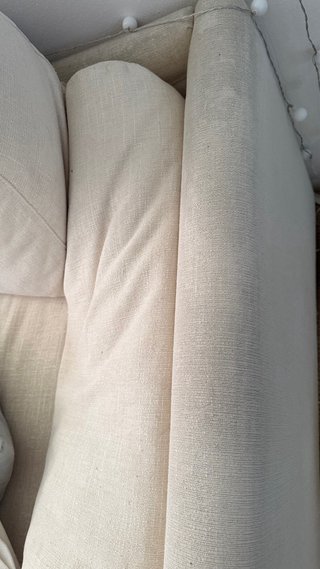 Divano beige con chaise longue intercambiabile, comodo