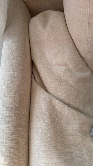 Divano beige con chaise longue intercambiabile, comodo
