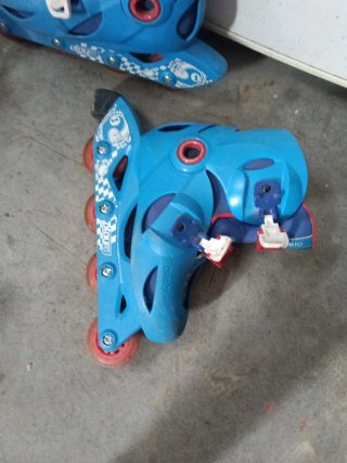 Patines en línea azules para niños