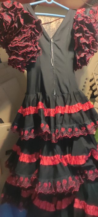 Traje Flamenco Gitana Negro y Rojo