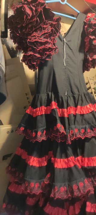 Traje Flamenco Gitana Negro y Rojo