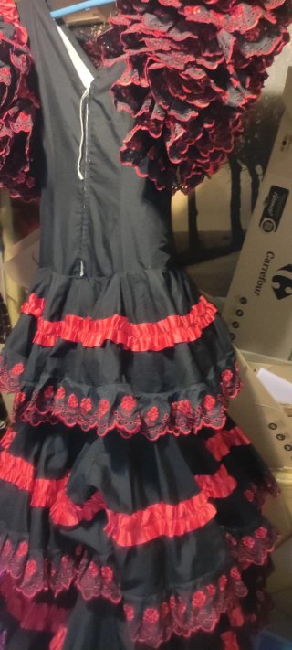 Traje Flamenco Gitana Negro y Rojo