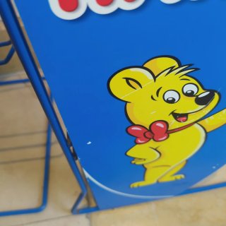 Scaffali metallici piccoli di Haribo