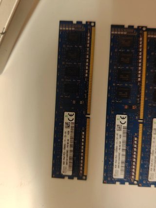 4x SK hynix 4GB DDR3 RAM (16GB Total)