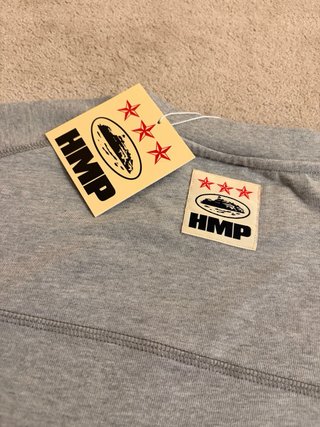 T-shirt Corteiz HMP Panel Cinzenta