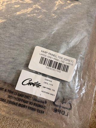 T-shirt Corteiz HMP Panel Cinzenta