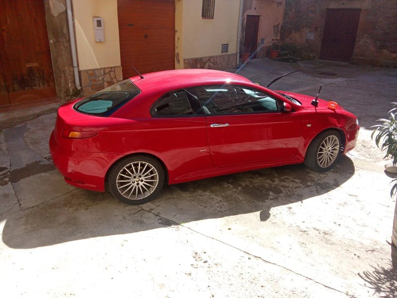 Alfa Romeo GT 2004 - foto 1
