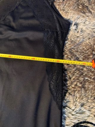 Vestido negro H&M con encaje