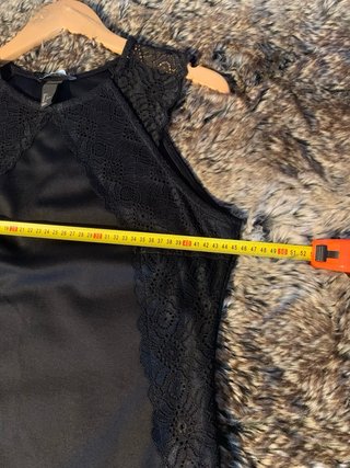Vestido negro H&M con encaje