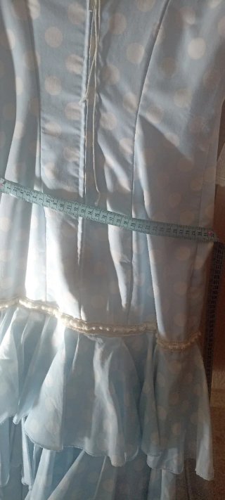 Traje de flamenca celeste lunares blancos