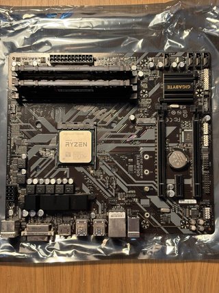 Placa Base Gigabyte B450M DS3H