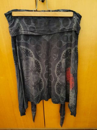 Falda azul desigual talla 44