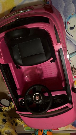 Coche eléctrico infantil rosa Fiat 500 con mando