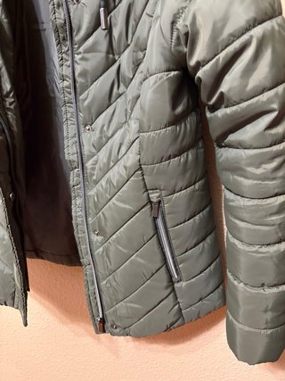Anorak verde con capucha y pelo