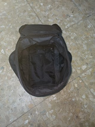 Mochila para depósito de moto con imanes