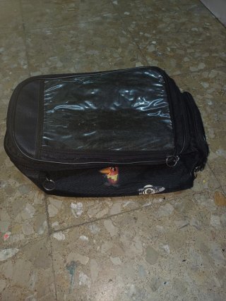 Mochila para depósito de moto con imanes