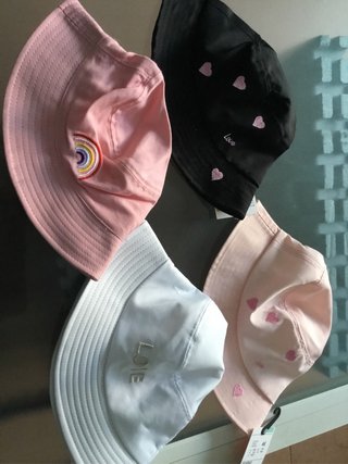 Lote 4 gorros chica