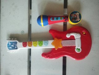 Guitarra y Micrófono Juguete