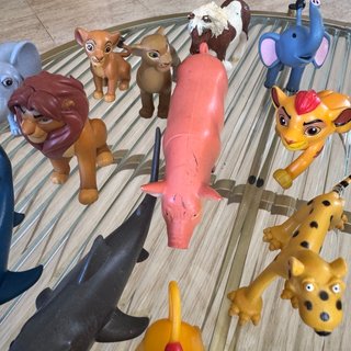 Gran lote de figuras de animales+ libro