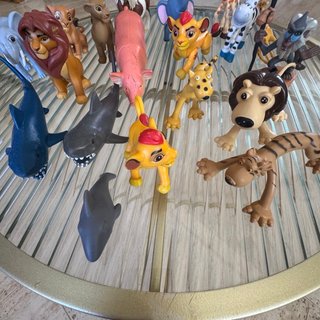 Gran lote de figuras de animales+ libro