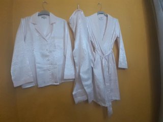 Conjunto pijama y bata lencería fina