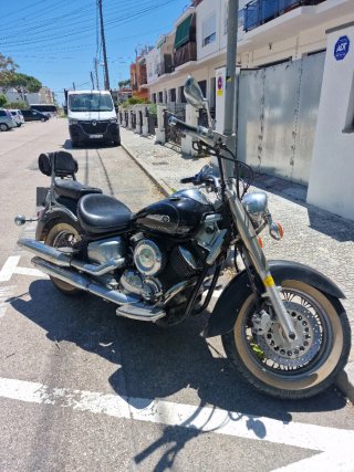 Yamaha Dragstar 1100 Custom Negra