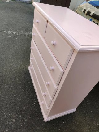 Cajonera rosa de madera