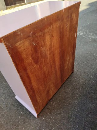 Cajonera rosa de madera