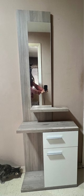 Mueble de entrada con espejo