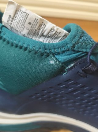 Zapatillas deportivas azules y verde azulado